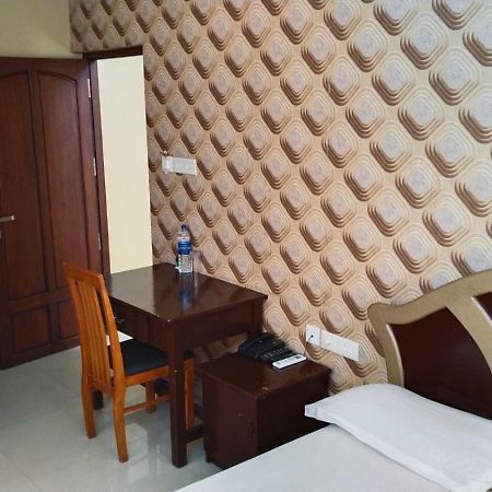 Hotel Falcon Thiruvananthapuram Bagian luar foto