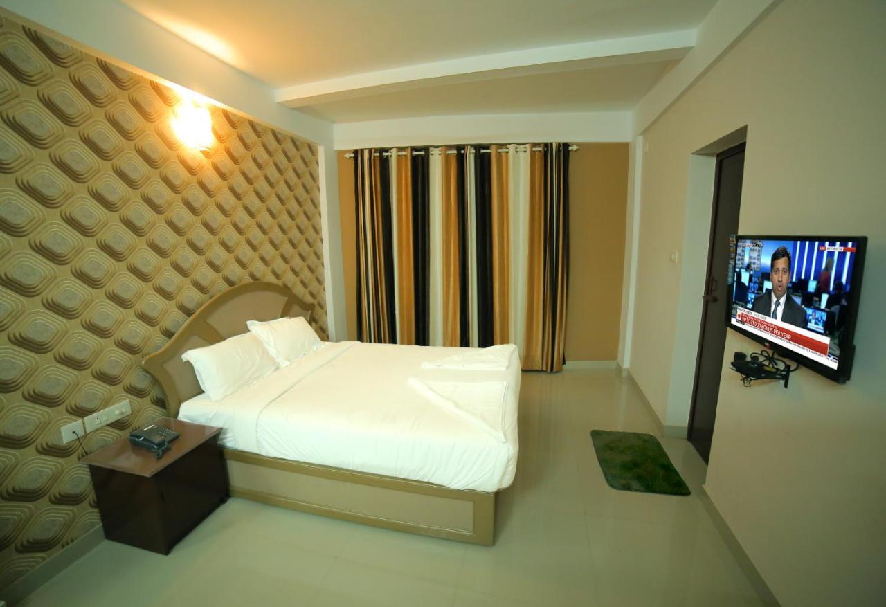 Hotel Falcon Thiruvananthapuram Bagian luar foto
