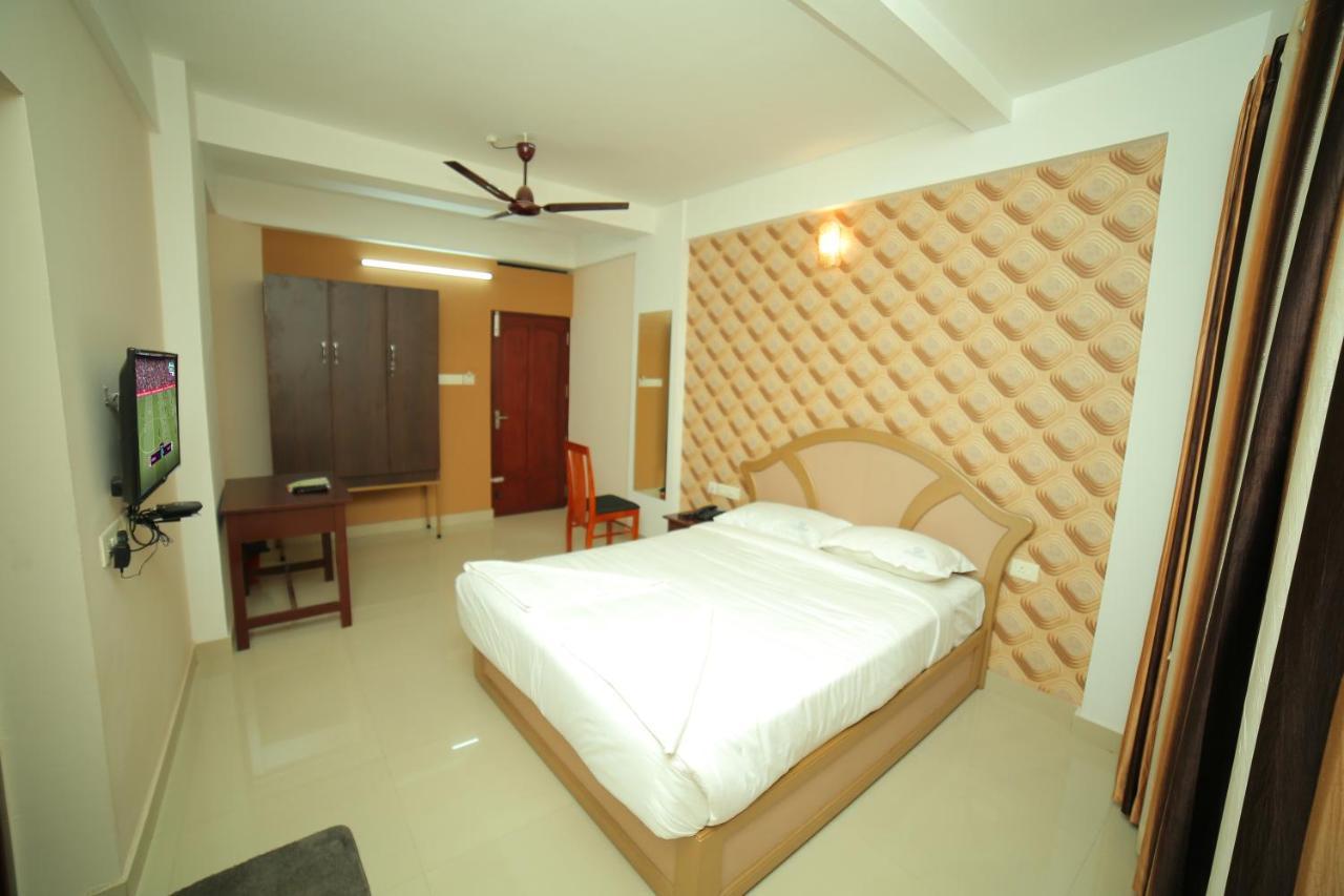 Hotel Falcon Thiruvananthapuram Bagian luar foto