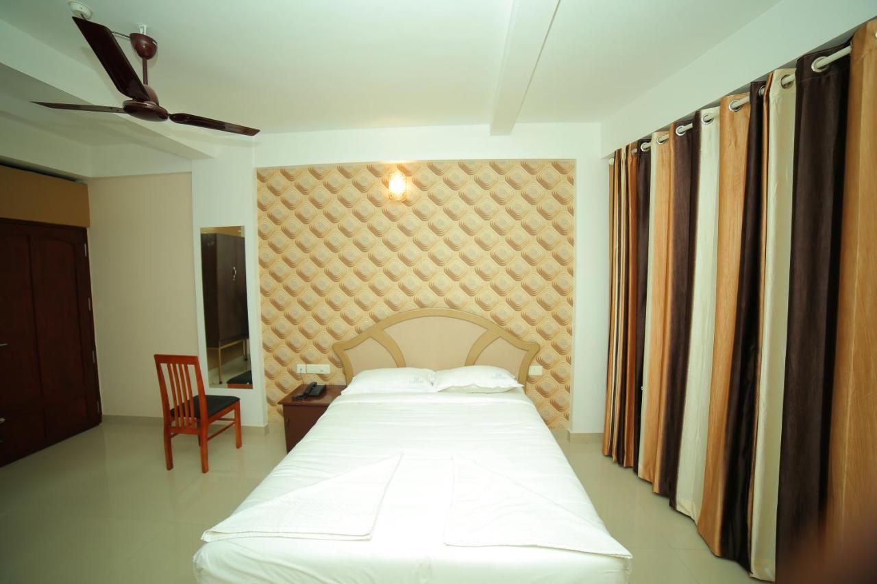 Hotel Falcon Thiruvananthapuram Bagian luar foto