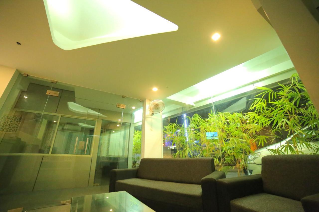Hotel Falcon Thiruvananthapuram Bagian luar foto