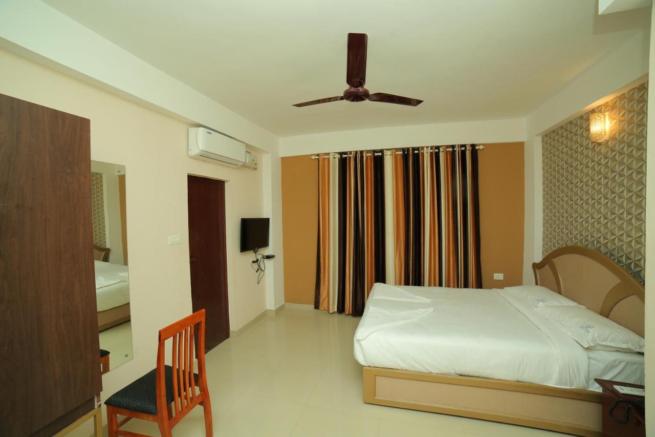 Hotel Falcon Thiruvananthapuram Bagian luar foto
