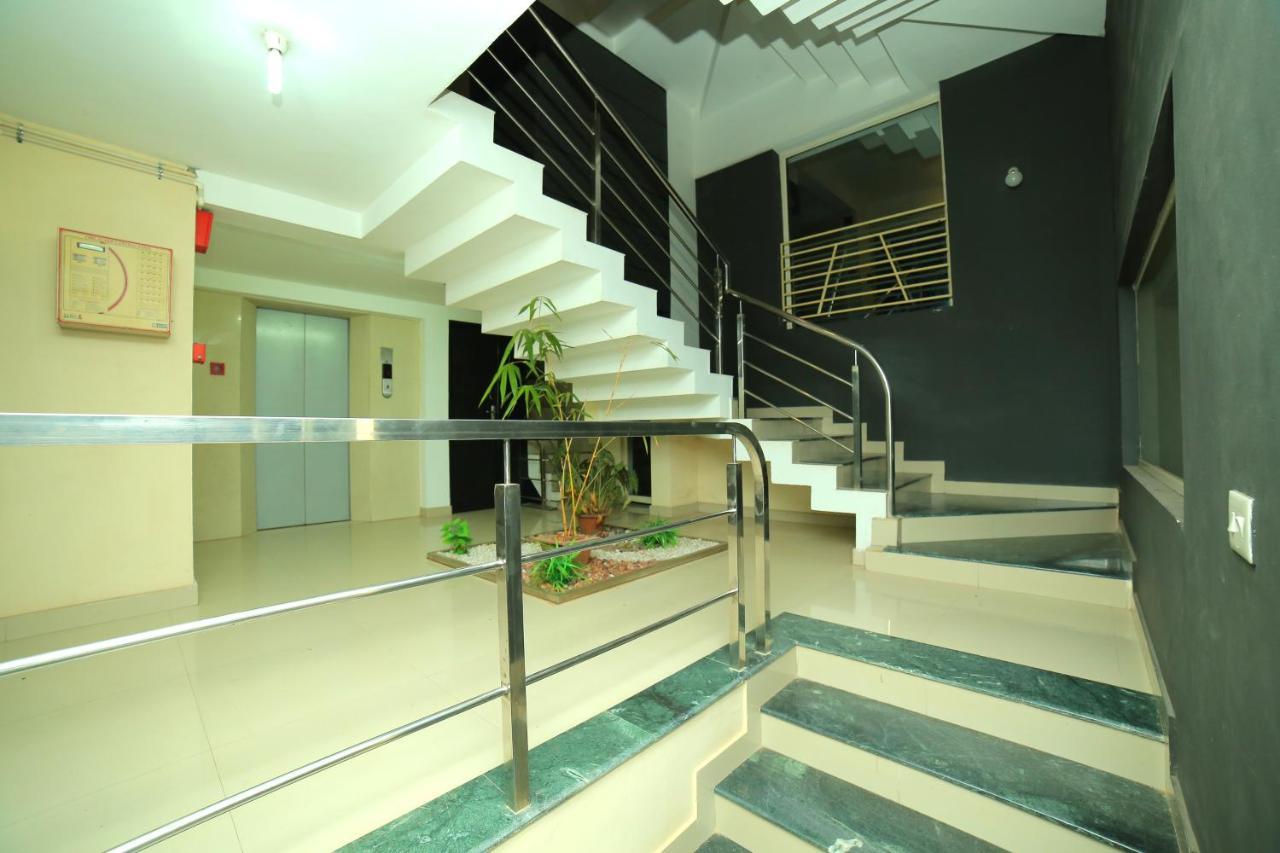 Hotel Falcon Thiruvananthapuram Bagian luar foto