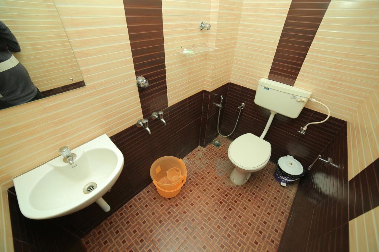 Hotel Falcon Thiruvananthapuram Bagian luar foto