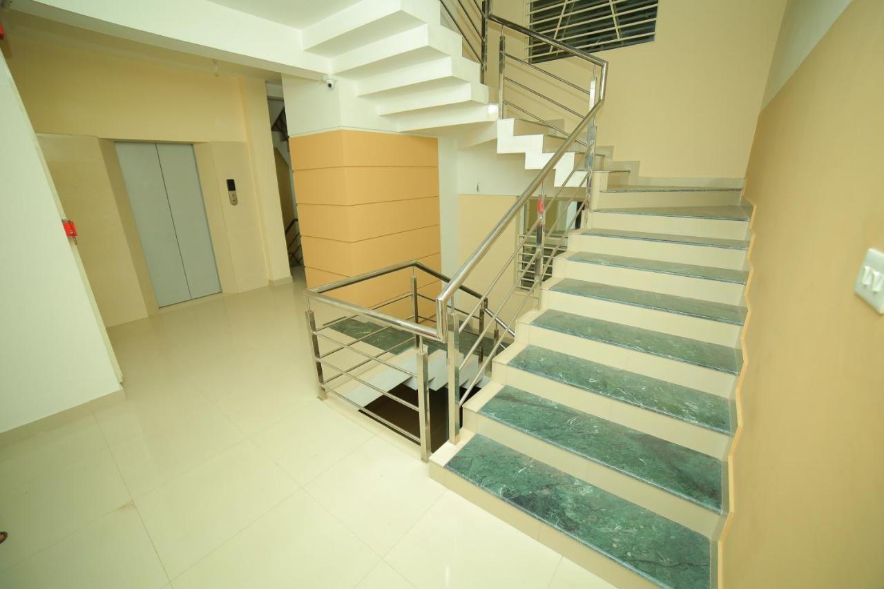 Hotel Falcon Thiruvananthapuram Bagian luar foto