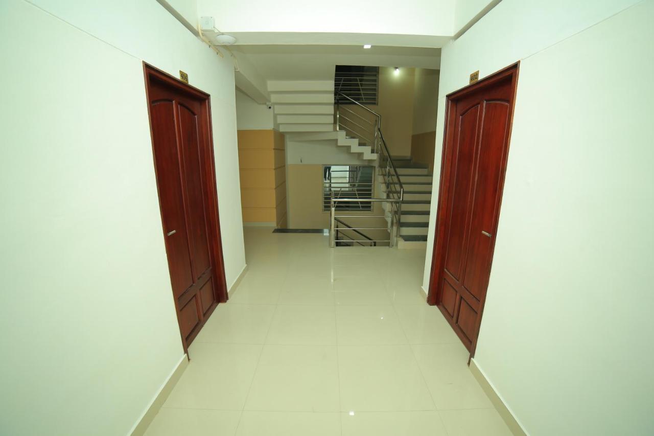 Hotel Falcon Thiruvananthapuram Bagian luar foto