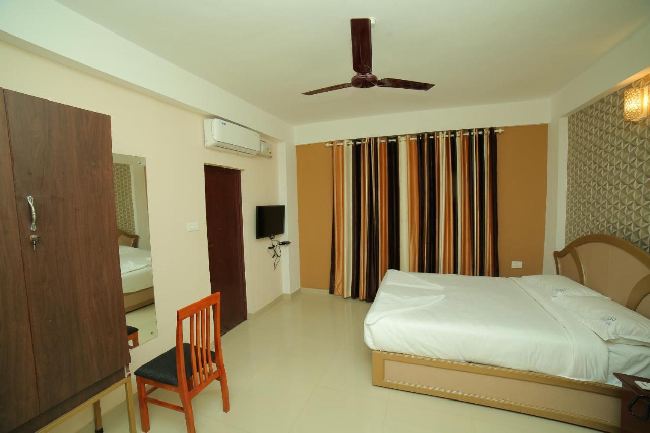 Hotel Falcon Thiruvananthapuram Bagian luar foto