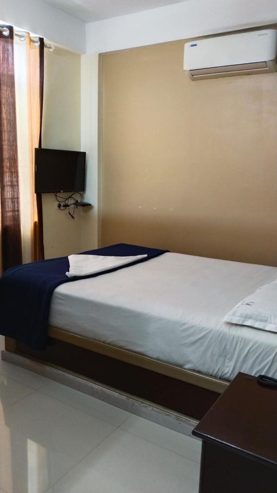 Hotel Falcon Thiruvananthapuram Bagian luar foto
