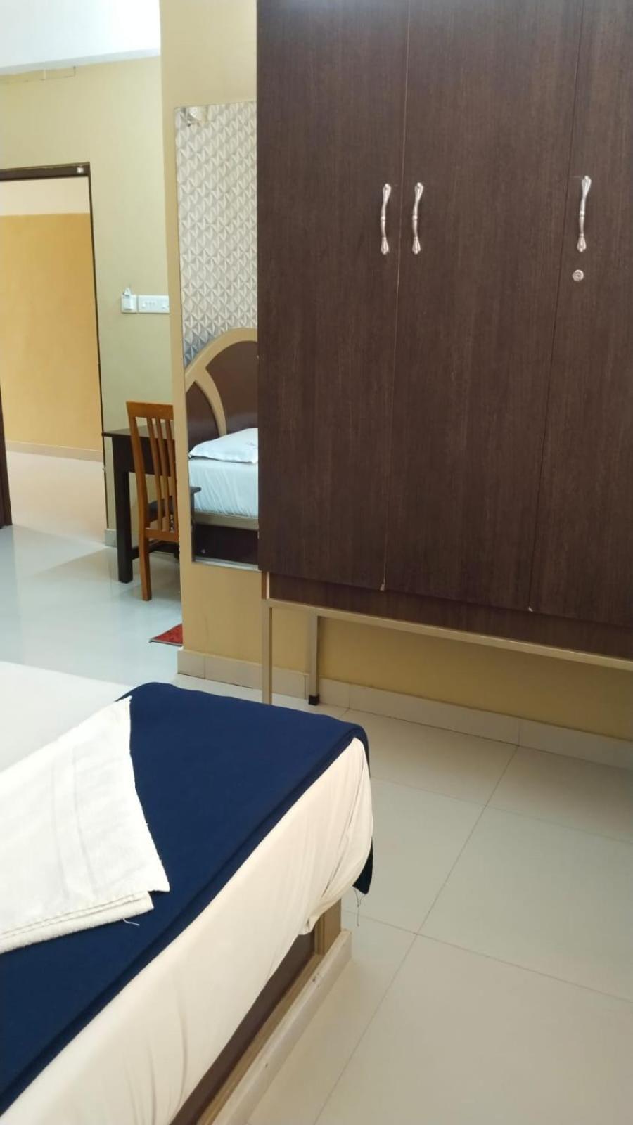Hotel Falcon Thiruvananthapuram Bagian luar foto