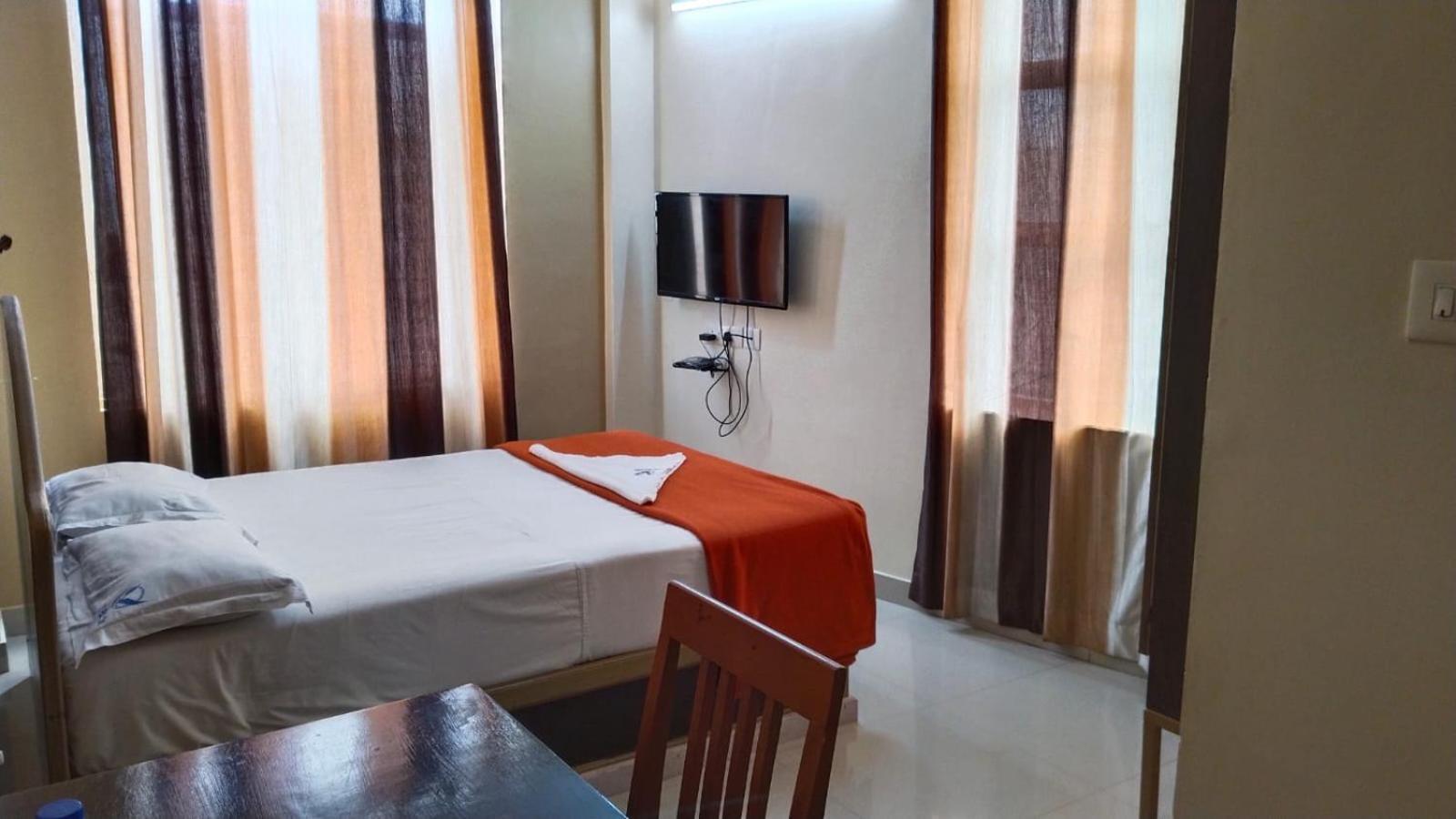 Hotel Falcon Thiruvananthapuram Bagian luar foto