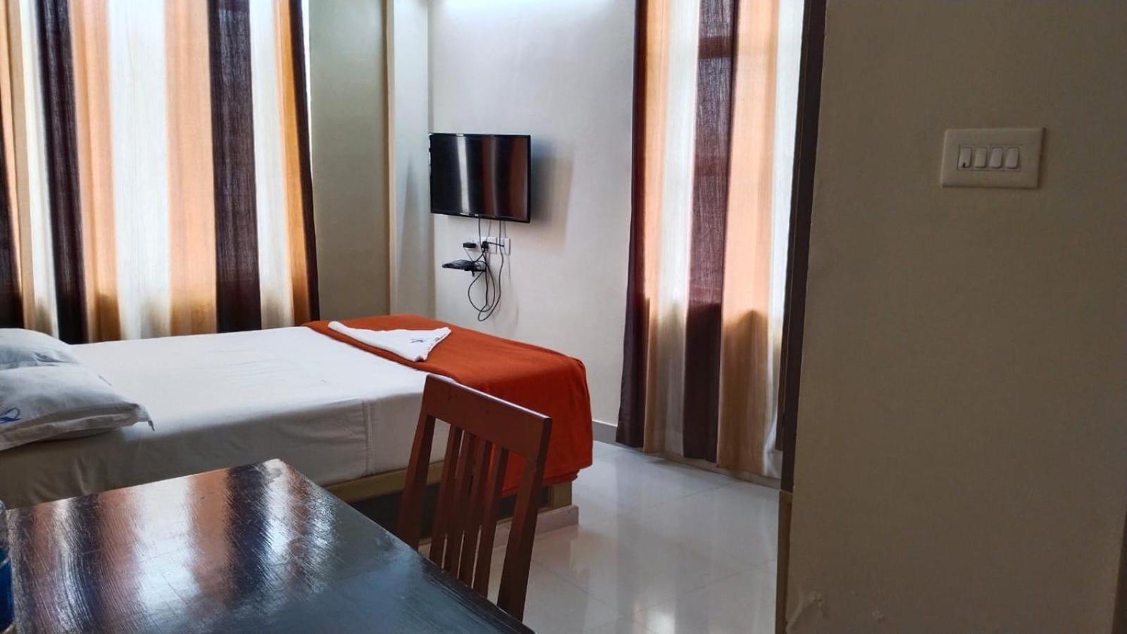 Hotel Falcon Thiruvananthapuram Bagian luar foto